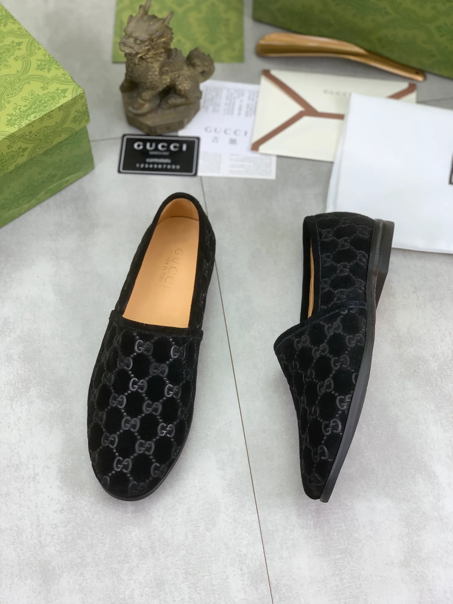 Men's Men's Shoes 💰P500💰【New Style】Water-dyed Niuli Gucci's most popular selection of lazy slip-on leather shoes (Gucci) official website latest Gucci lazy leather shoes, hot style 💥 simple and elegant style, exclusive for trendy men. Unique official website latest brand original double G embossing Elements 👑 Original Gucci decoration, fashionable and elegant, fabric original calfskin ✅ fully imported first-layer cowhide lining, official website designated wear-resistant, rubber business outsole, classic model taken at the counter in real life 🎬38-44 Various colors available